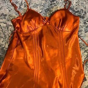 beautiful satin like y2k top